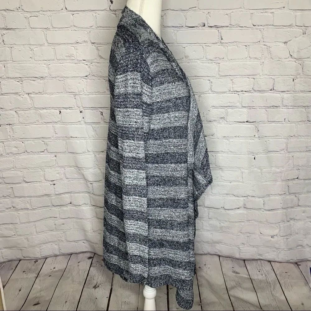 BAREFOOT DREAMS Bamboo Chic Lite Knit Calypso grey striped